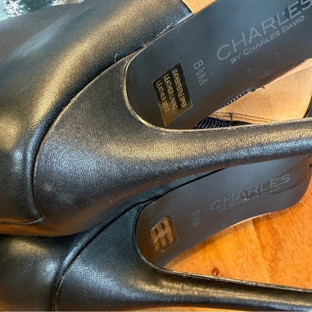 Charles by Charles David Minimalist Suede/Leather Boots – Camel & Black: EUC